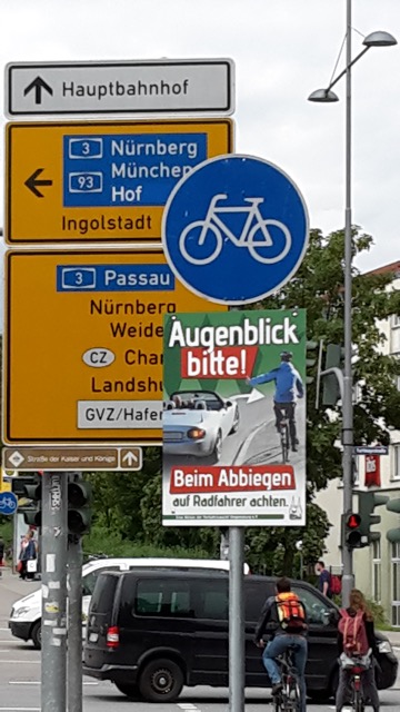 1_Augenblick_bitte